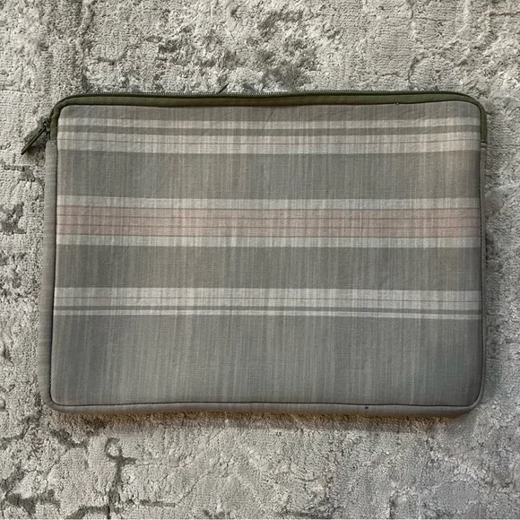 Burton | Pink Plaid Laptop Sleeve Case - Picture 6 of 7